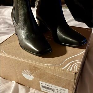 Portland Leather Goods Patina Vero Chelsea Boot. Black. 8.5.